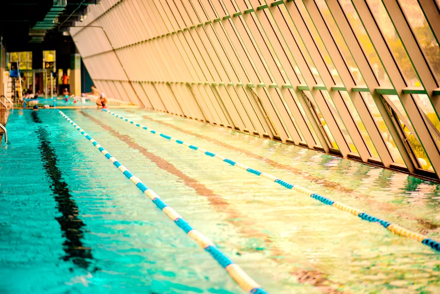 孟州成人混凝土钢结构游泳池项目